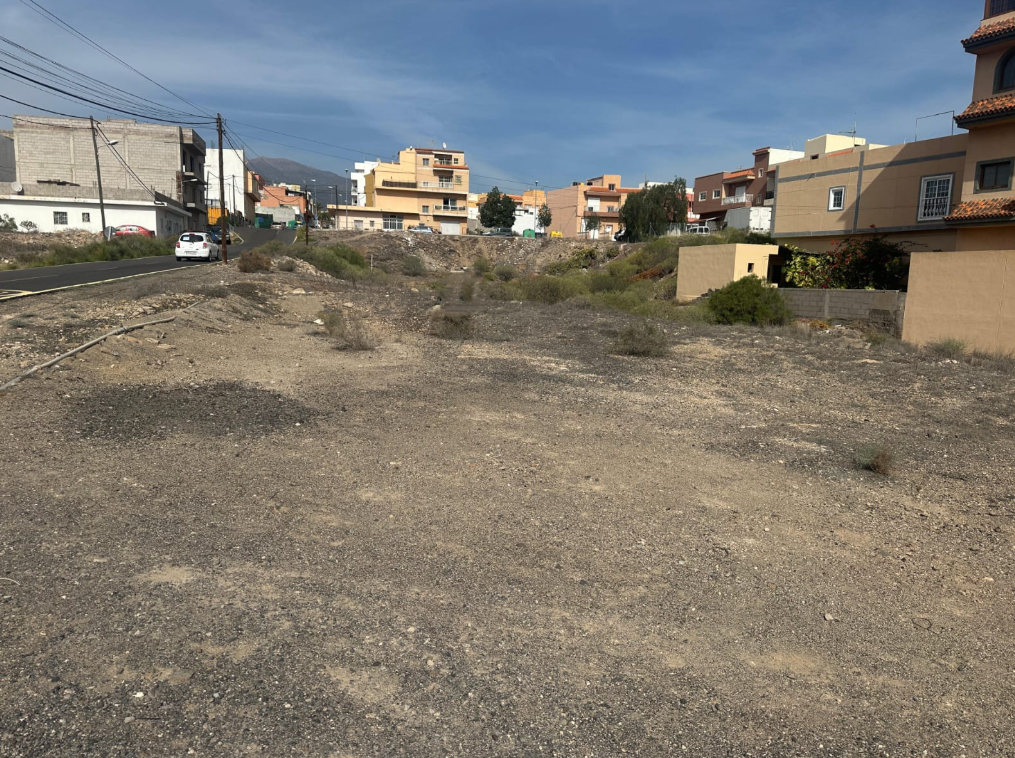 Solar urbano 328m² - Imagen 1