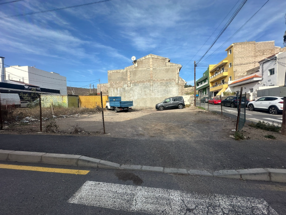 Solar urbano 225m² - Imagen 2